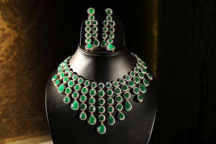 Emerald Jewelry Overview: Essential Facts and Design Details